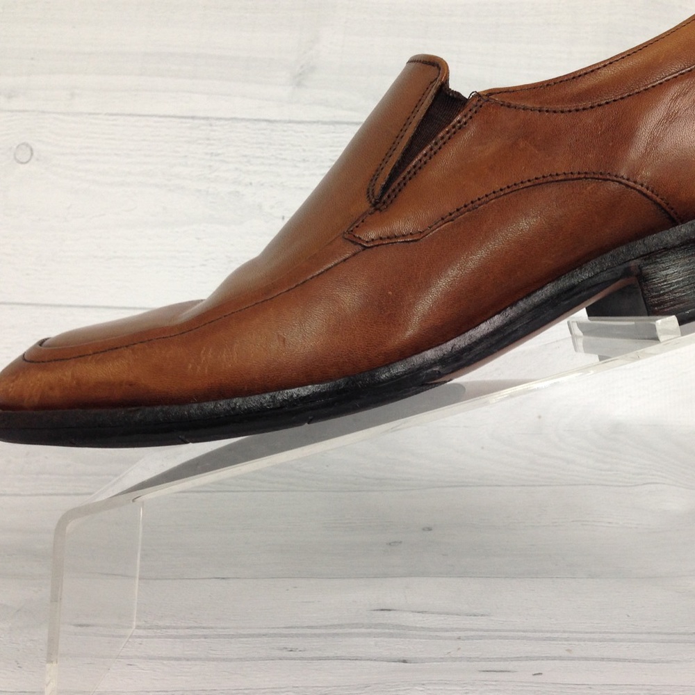 LOAFERS SIZE 81/2 M BROWN LEATHER MADE IN INDIA.